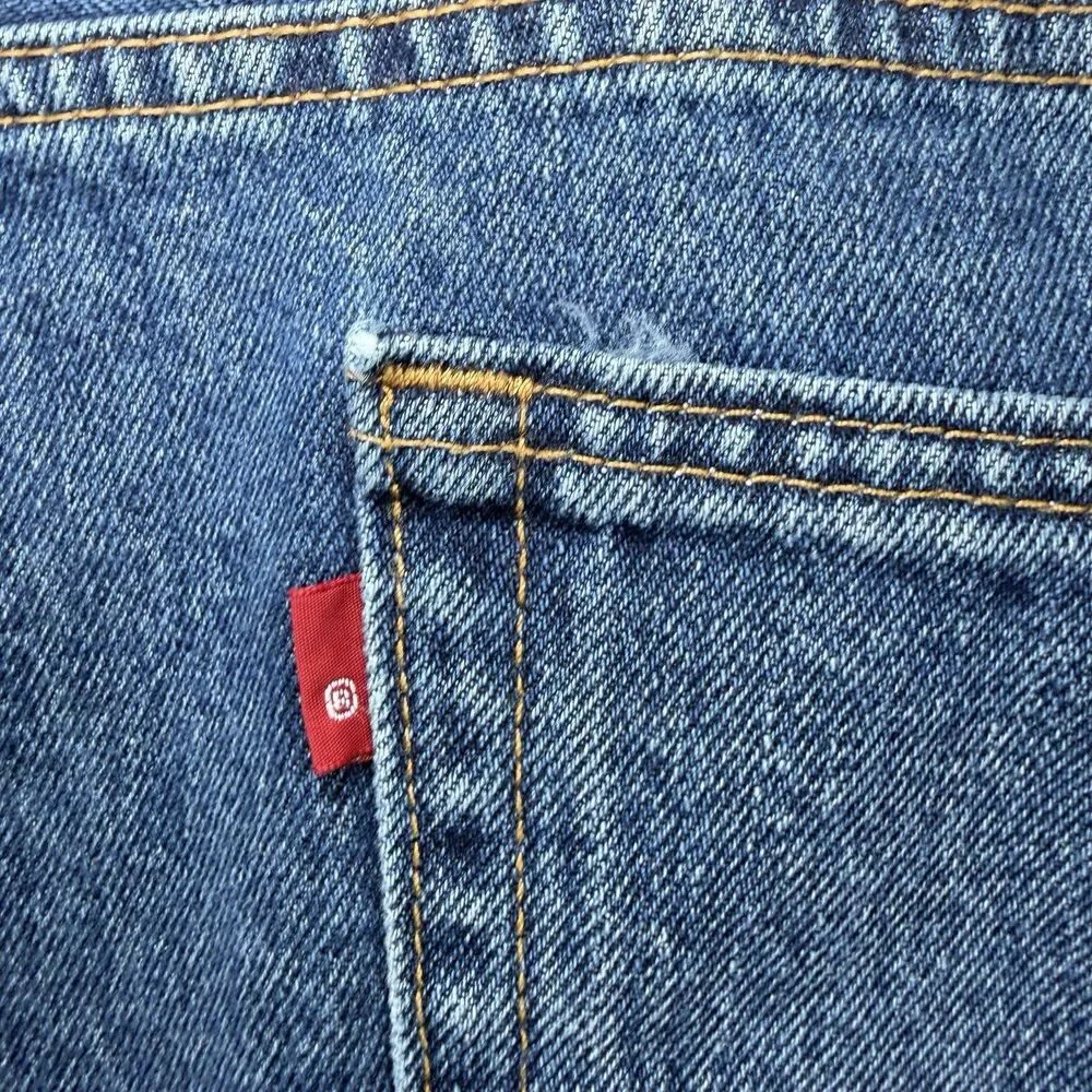 Levi’s 550 Relaxed Fit Jeans Mens Size 54x30 Blue Medium Wash Straight Leg
